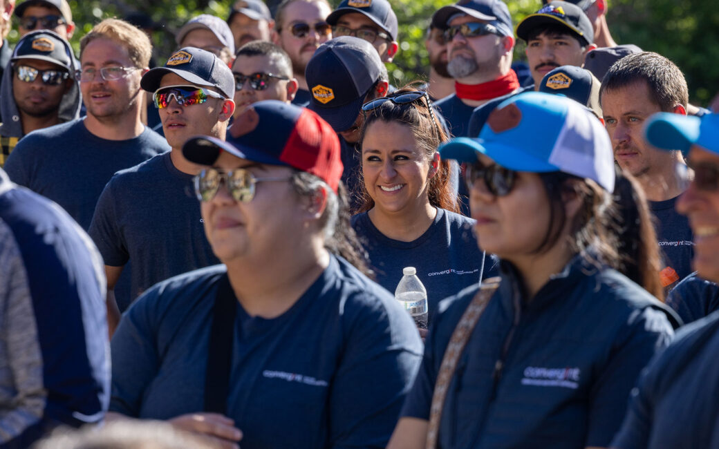 Convergint workers outside