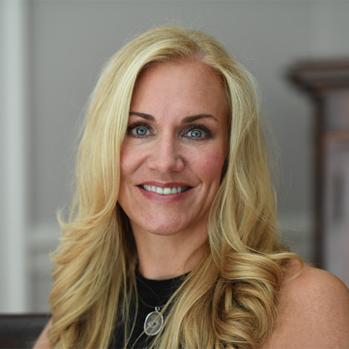 Julie Roehm headshot